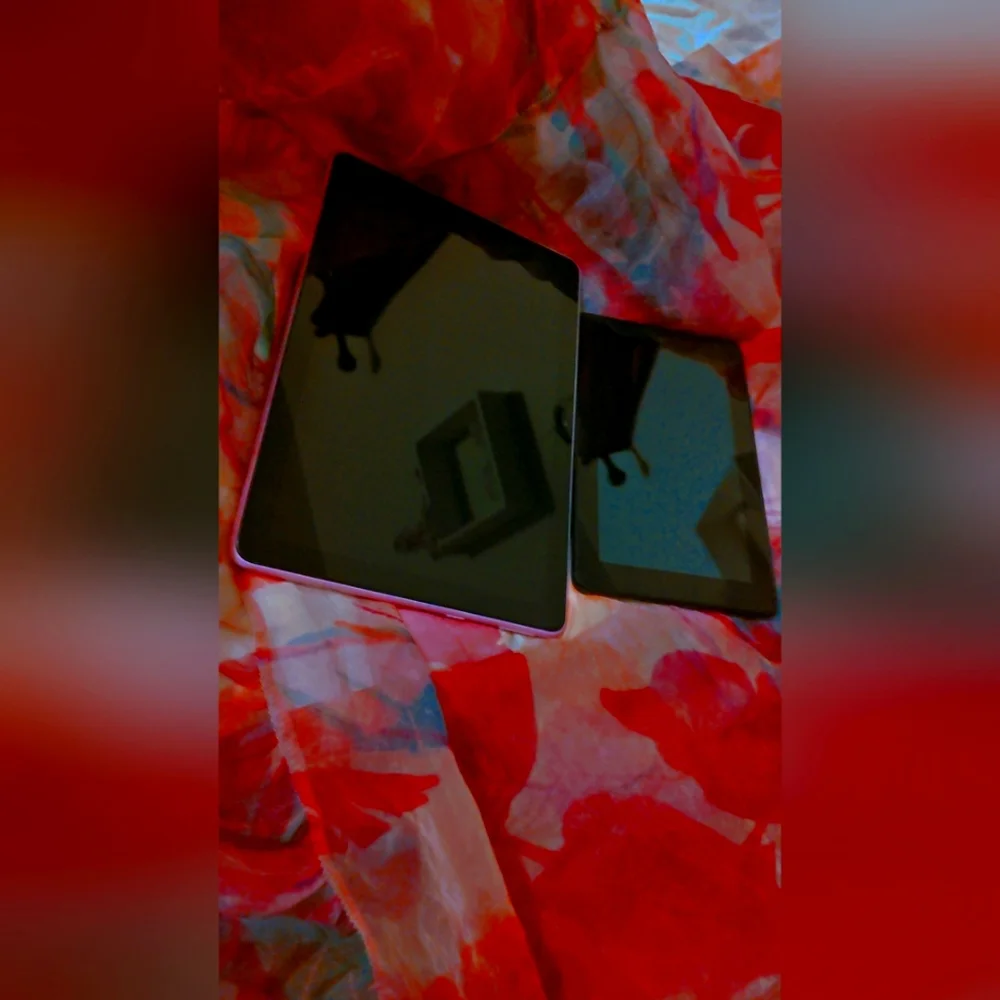 2 AMAZON TABLETS